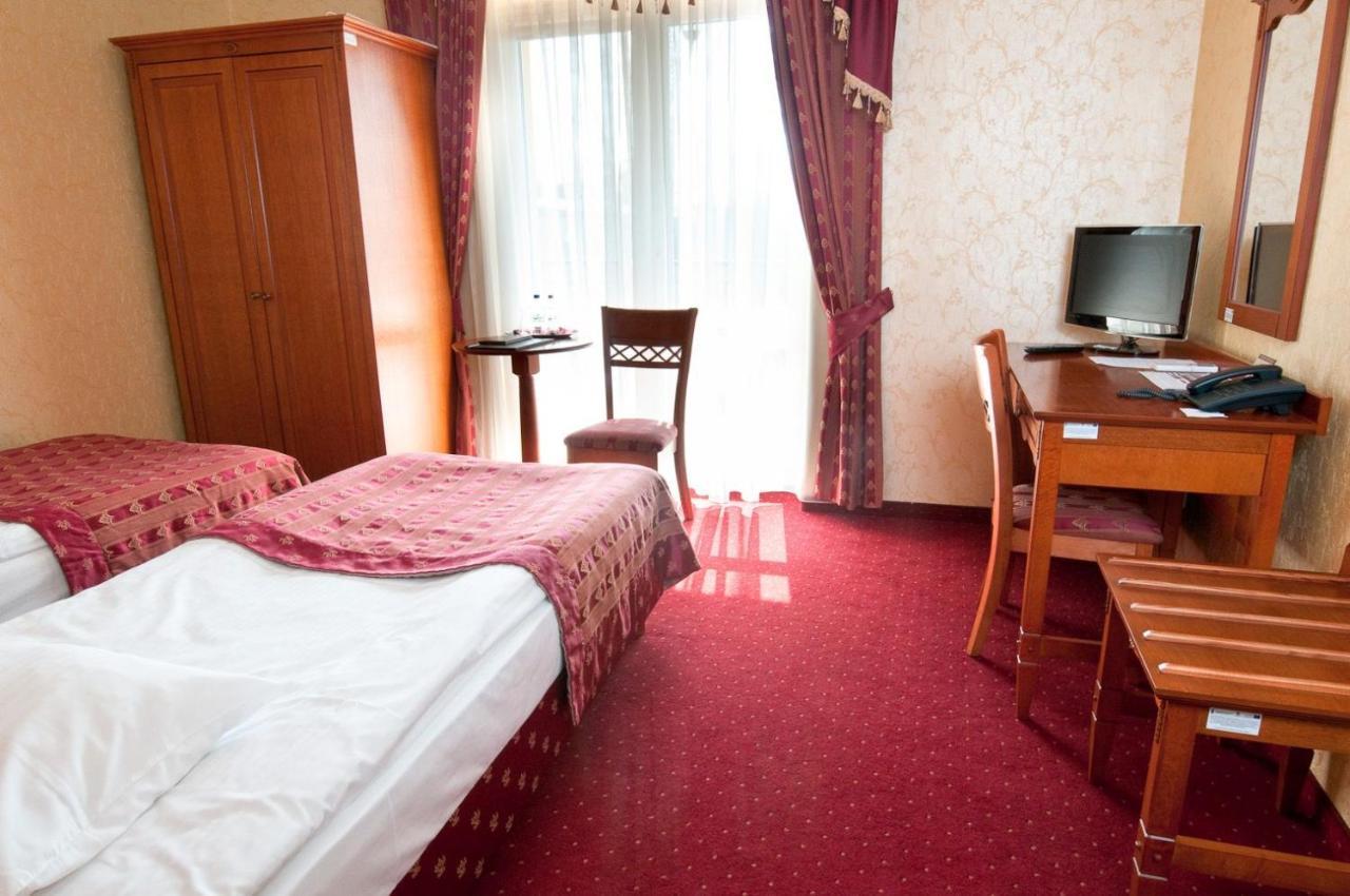 Hotel Korona サンドミエシュ エクステリア 写真