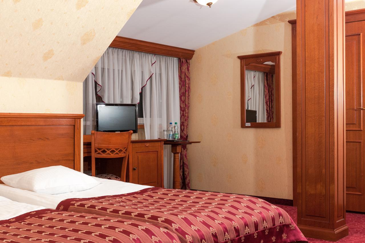 Hotel Korona サンドミエシュ エクステリア 写真